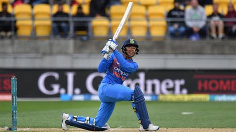 Smriti Mandhana Takes Dig At Team Says She Needs To Bat Till 18th Over