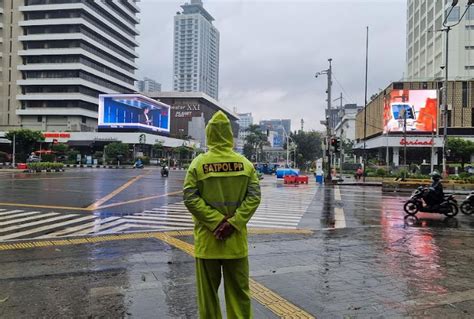 Diguyur Hujan Jalan Sudirman Thamrin Terpantau Lancar Okezone