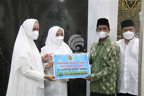 Safari Ramadhan Bupati Mojokerto Serahkan Dana Hibah Rp Juta Untuk