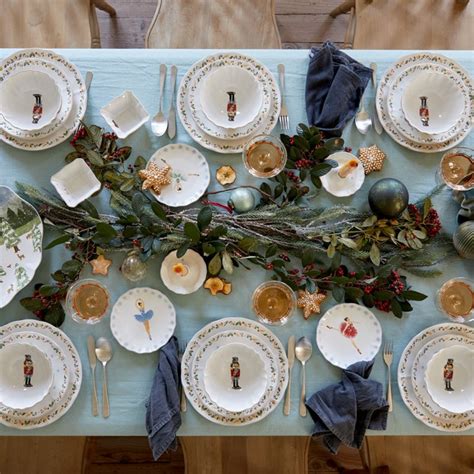 Host Confidentally: Your Guide to Hosting the Holidays – Home & Table