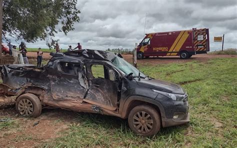 Crian A De Anos Morre E Pai Fica Ferido Em Acidente Entre Picape E