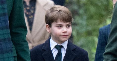 Prince Louis tiens à la messe de Noël le fils de Kate Middleton et