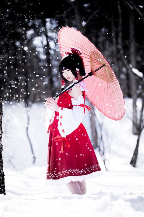 Yukiluck, Reimu Hakurei Cosplay by YukiUsagi ...