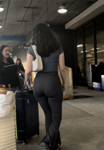 Thick Latina With Insane Vpl In Leggings At The Airport Oc Gifs