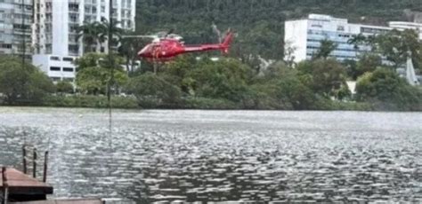 Helicóptero cai na Lagoa Rodrigo de Freitas no Rio de Janeiro