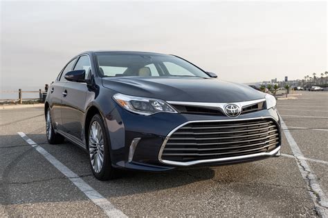 Toyota Avalon XLE Premium Hybrid 2017 International Price Overview