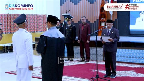 BUPATI KUBU RAYA LANTIK KEPALA DESA RASAU JAYA DAN KETUA TP PKK RASAU