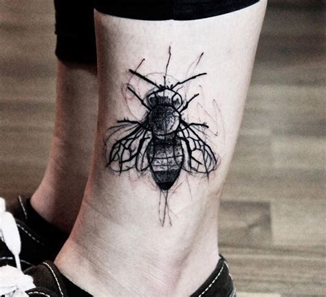 Kamil Mokot Bee Tattoo Bee Tattoo Sketch Style Tattoos Tattoos