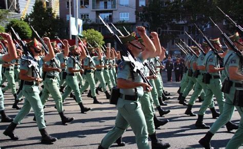 La Legión de Ronda desfiló en Madrid ante los Reyes de España en el Día