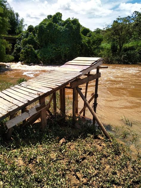 Homem Morre Ap S Se Afogar No Rio Paraibuna Em Juiz De Fora Zona Da