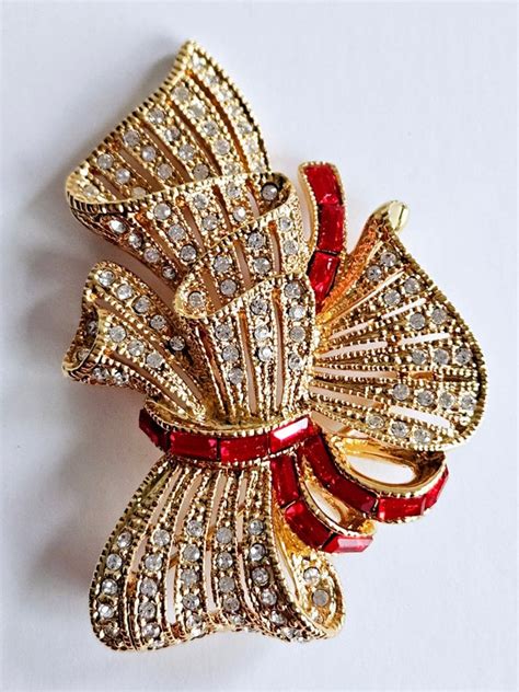 Camrose Kross Jbk Gold Tone Bow Brooch Red Clear Gem