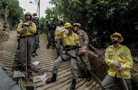 Un Centenar De Muertos Por Las Lluvias Torrenciales En La Ciudad