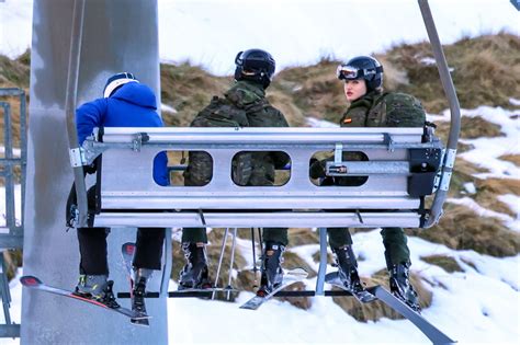 La princesa Leonor aprende a combatir en la nieve España EL PAÍS