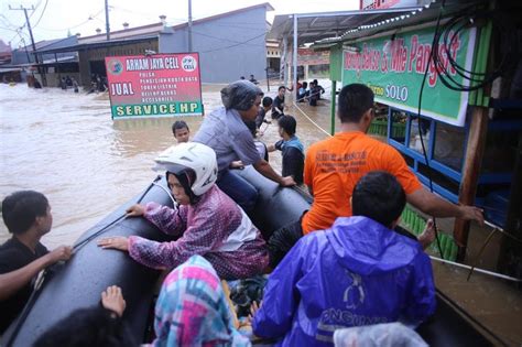 Thousands Evacuated Amid Severe Floods In Indonesia 59 Dead