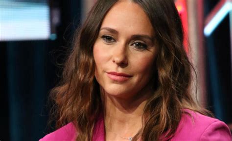 How Much Is Jennifer Love Hewitt Net Worth? & Everything You Need To