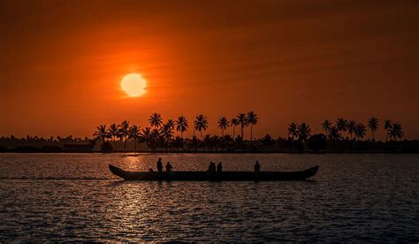 6 Best Place To Enjoy the Mesmerizing Backwaters of Kerala - Kerala ...