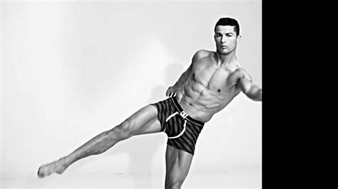 Cenapop Cristiano Ronaldo Posa De Cueca E Exibe O Corpo Sarado