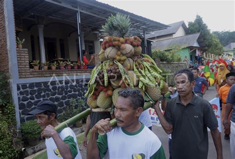 Kirab Dan Syukuran Gunungan Durian Antara Foto