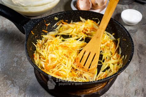 Заливной пирог с капустой и сыром (на кефире) — рецепт с фото пошагово