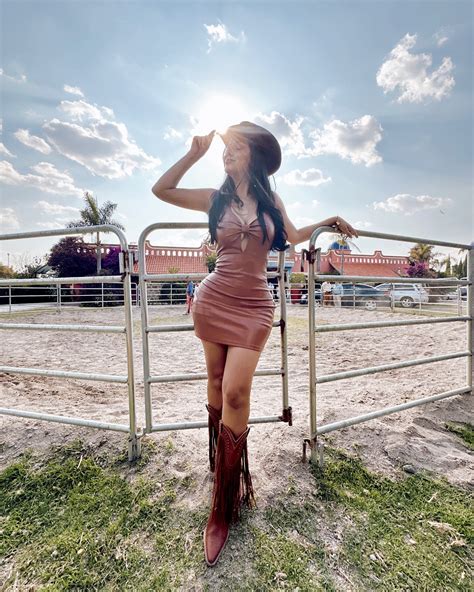 Carolina Romo | En mi era vaquera 🤠🐎 | Instagram