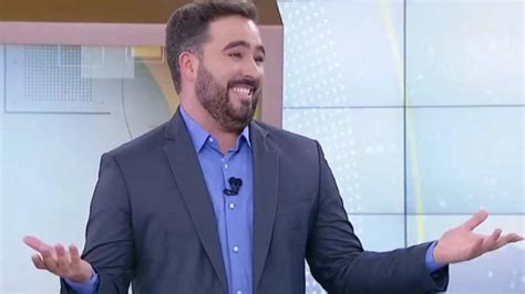 Apresentador Do Primeiro Impacto Do Sbt Comete Gafe Ao Vivo E Cai Na