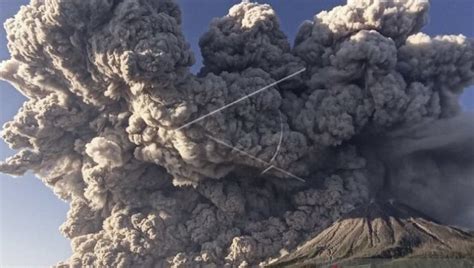 Erupsi Gunung Sinabung Abu Vulkanis Sampai Ke Aceh