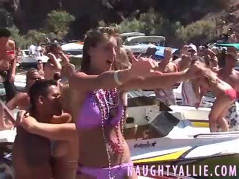 NAUGHTY WEEKEND AT LAKE HAVASU Sex On A Boat Edouston PeekVids