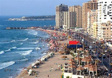 Viaduto é construído em cima da areia em praia do Egito Curiosidades