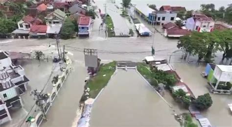 Enam Tanggul Jebol 11 Kecamatan Di Kabupaten Demak Terendam Banjir