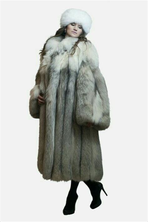 Pin By Lynxette On Perfect Platinum Fox Furs Fur Coats Women Fur Coat