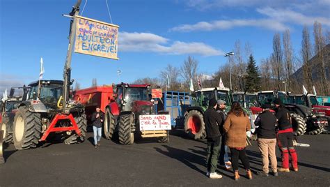 Colère des agriculteurs opération de blocage du péage de Chignin au