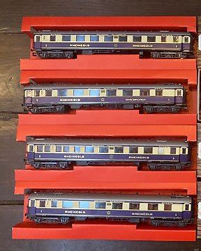 Liliput H L Model Train Freight Carriage Flat Wagons