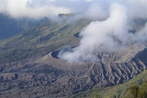 Gunung Bromo Alami Peningkatan Aktivitas Vulkanik Gempa Tremor Terjadi