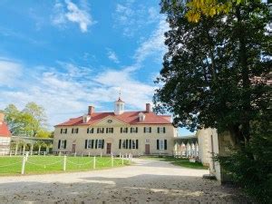 7 Things Your Tour Guide Wants You to Know - Quick Whit Travel