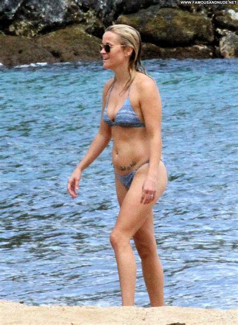 Reese Witherspoon High Resolution Posing Hot Celebrity Hawaii Babe Beautiful