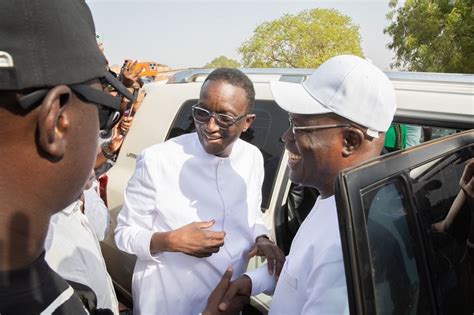 RENCONTRE ENTRE AMADOU BA ET KHALIFA SALL SUR LA ROUTE DE VELINGARA