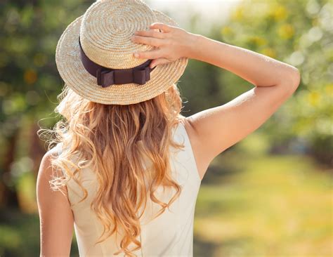 C Mo Cuidar Tu Pelo En Verano Tu Farmacia En Barcelona Farmacia