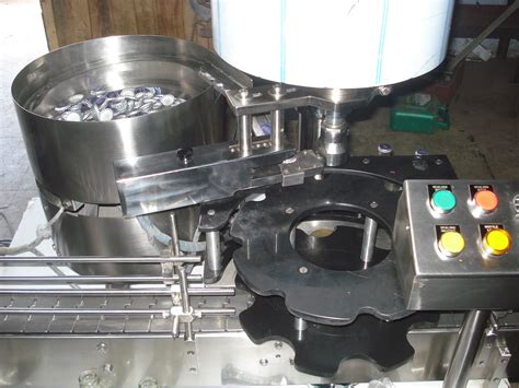 Filling Capping Labeling Machines Automatic Single Head Crown Capping