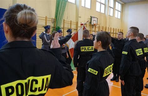 Praca w policji Kto może zostać policjantem jak wygląda test