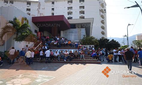 Protestan Maestros Del SUSPEG En Oficinas De Finanzas En Acapulco