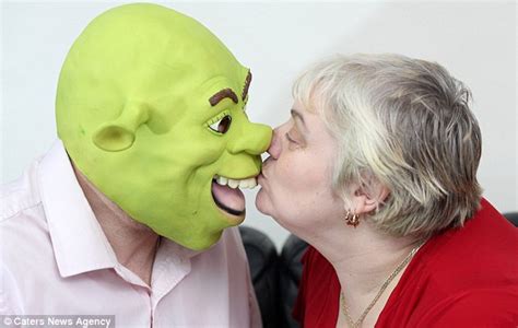 Shrek-tacular! Couple tie the knot dressed as ogres from animated ...