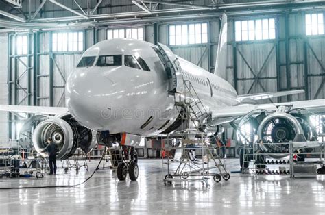 Hangar Do Aeroporto Imagem De Stock Imagem De Hangar 34540103