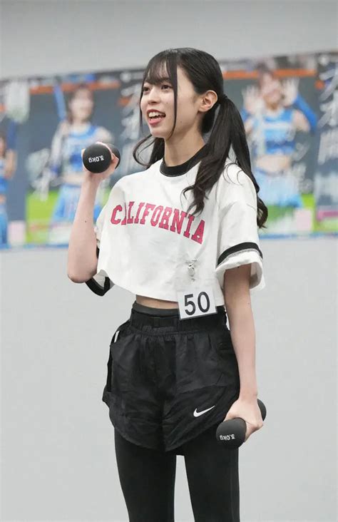 ファイターズガールオーディションの自由演技で、ダンベルを持ってしりとりをする塩沢美咲さん ― スポニチ Sponichi Annex 野球