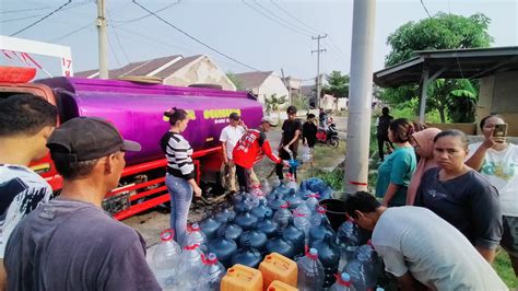 Bumi Karsa Bagikan Puluhan Ribu Liter Air Bersih Di Bekasi Mata Sulsel