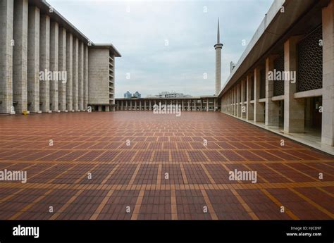 Istiqlal Moschee In Jakarta Fotos Und Bildmaterial In Hoher Aufl Sung