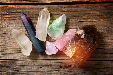 A Complete Guide to Crystals and Essential Gemstones - Mintly