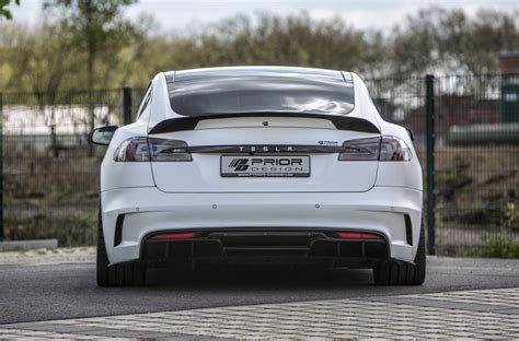 Confused Blonde Tries To Fuel Up Tesla Model S Hilarity Ensues