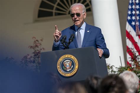 Biden Se Confunde Al Buscar En Un Acto A Una Congresista Republicana