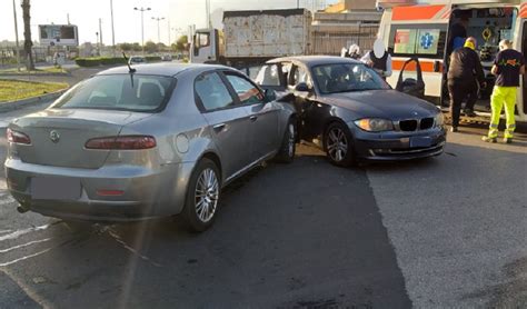 Incidente Alla Rotonda Di Viale Scala Greca Con Via Piazza Armerina