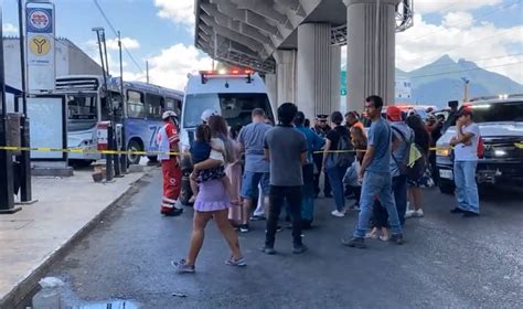 Camión se estrella contra columna del metro en la estación Y Griega